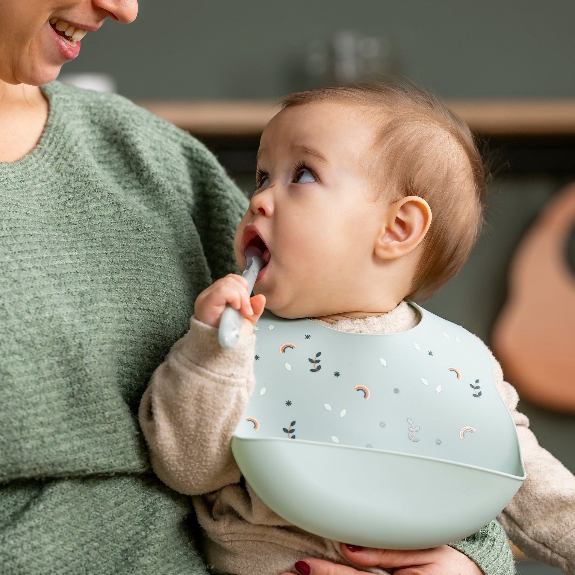 Nattou Babete Silicone Verde Com Desenhos - Farmácia Garcia