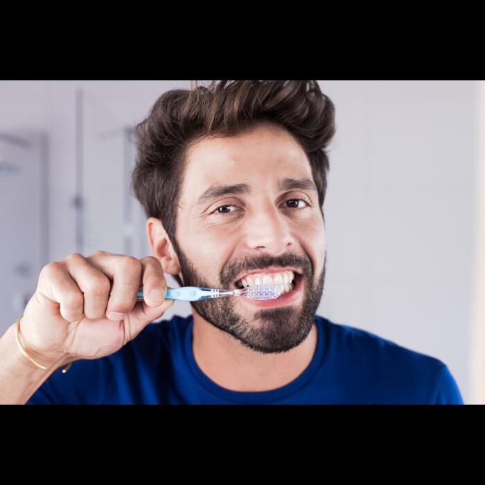 Escova Dentária Whitening Media - Farmácia Garcia