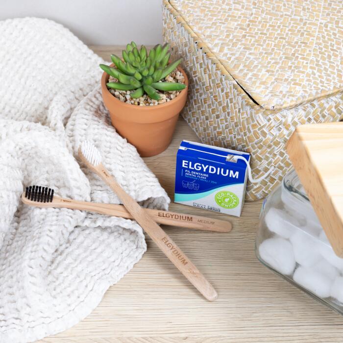 Elgydium Escova Dentes Eco Média - Farmácia Garcia