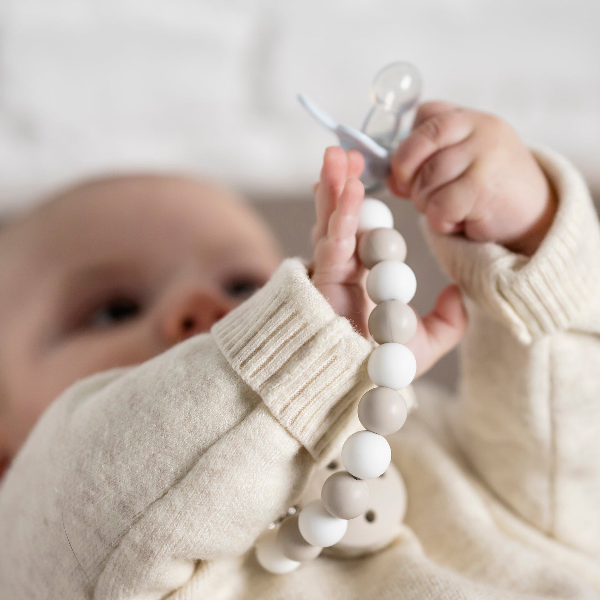 Nattou Clip Chupeta Silicone Branco e Argila - Farmácia Garcia