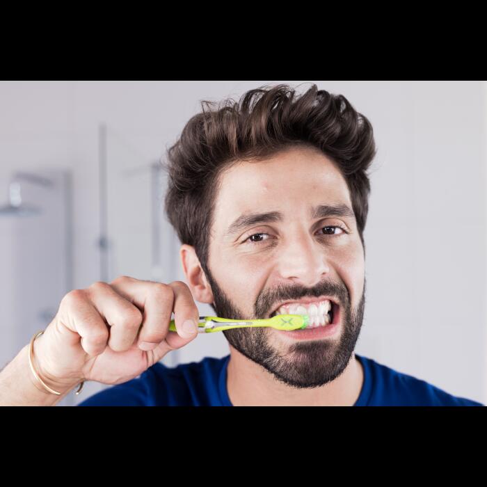 Escova Dentária Antiplaca Média - Farmácia Garcia